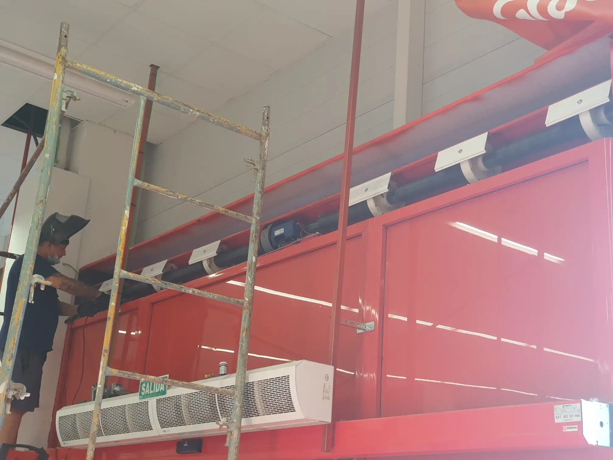 Empresa de reparacion de persianas metalicas en Molina de Segura Motorización de persianas de comercio en Molina de Segura